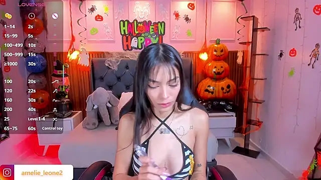 Snapshot of AMELIELEONE chatting on 14, 10, 2025 AMELIELEONE online show from 14, 10, 2025