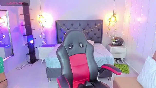 Snapshot of AMELIELEONE chatting on 17, 3, 2025 AMELIELEONE online show from 17, 3, 2025