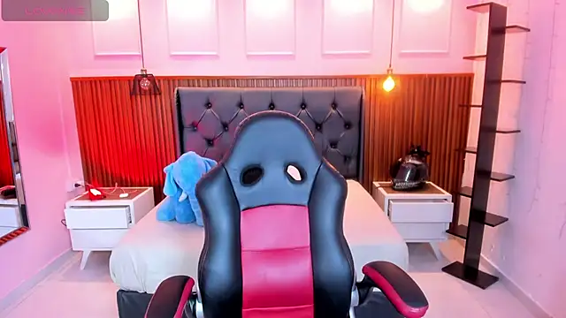 Snapshot of AMELIELEONE chatting on 16, 9, 2025 AMELIELEONE online show from 16, 9, 2025