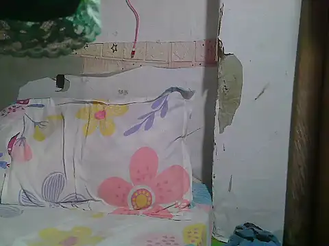 Snapshot of Creamsweetpussy28 chatting on 24, 9, 2025 Creamsweetpussy28 online show from 24, 9, 2025