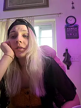 ScarletCallings420 online show from 3, 3, 2025