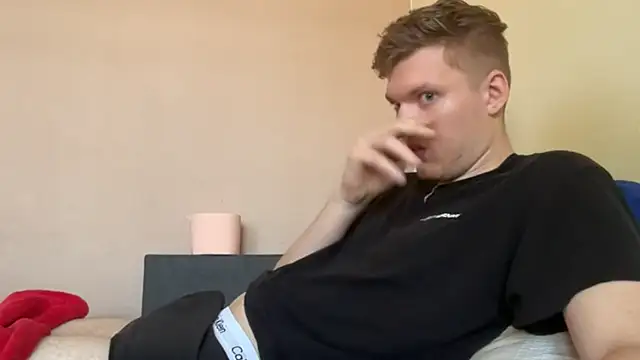 Snapshot of sexybooii6968 chatting on 23, 9, 2025 sexybooii6968 online show from 23, 9, 2025