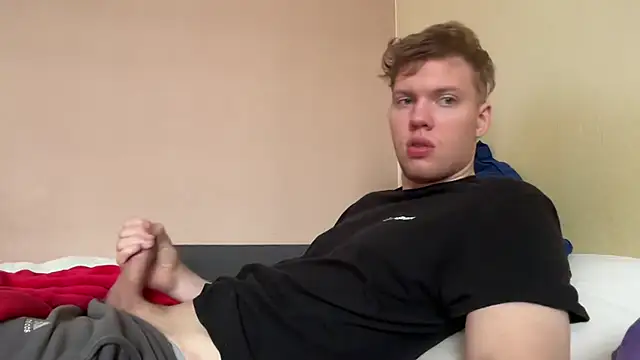 Snapshot of sexybooii6968 chatting on 15, 10, 2025 sexybooii6968 online show from 15, 10, 2025