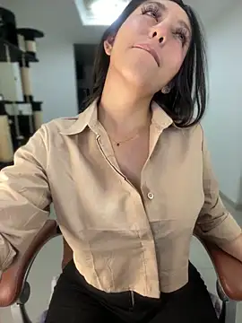 Snapshot of MiaJones21 chatting on 4, 3, 2025 MiaJones21 online show from 4, 3, 2025