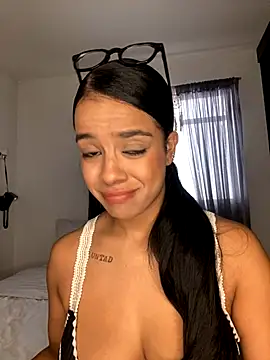 trianawhite online show from 17, 9, 2025