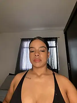 Snapshot of trianawhite chatting on 18, 6, 2026 trianawhite online show from 18, 6, 2026