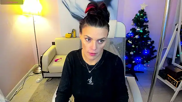 PenelopeEricaa online show from 31, 12, 2024