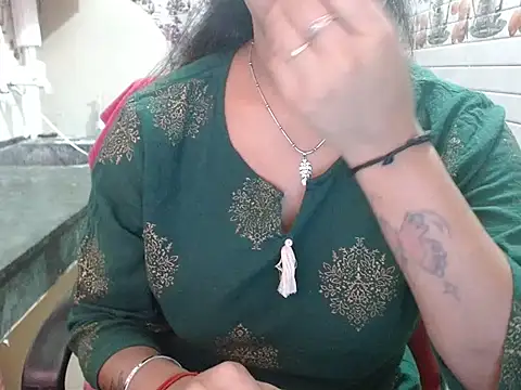 LovingPihu online show from 6, 4, 2026