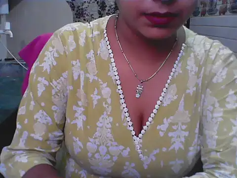 Snapshot of LovingPihu chatting on 5, 6, 2026 LovingPihu online show from 5, 6, 2026