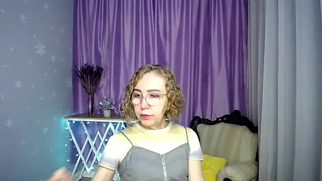 Snapshot of queen_a_n_i chatting on 12, 7, 2026 queen a n i online show from 12, 7, 2026