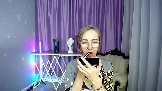 queen a n i online show from 2, 11, 2025