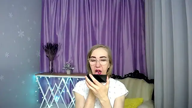 queen a n i online show from 23, 4, 2026