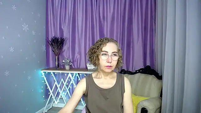 Snapshot of queen_a_n_i chatting on 3, 7, 2026 queen a n i online show from 3, 7, 2026