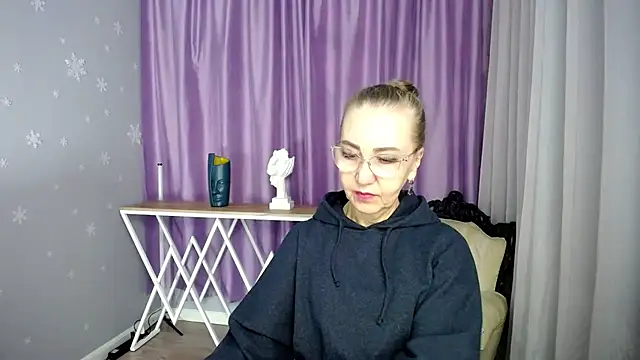 queen a n i online show from 20, 9, 2025