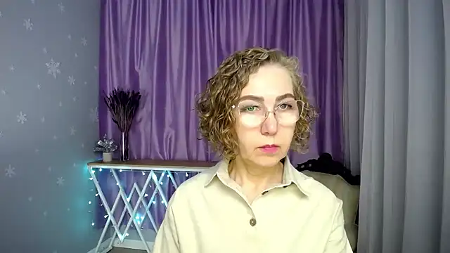 Snapshot of queen_a_n_i chatting on 4, 6, 2026 queen a n i online show from 4, 6, 2026