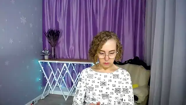 Snapshot of queen_a_n_i chatting on 7, 6, 2026 queen a n i online show from 7, 6, 2026