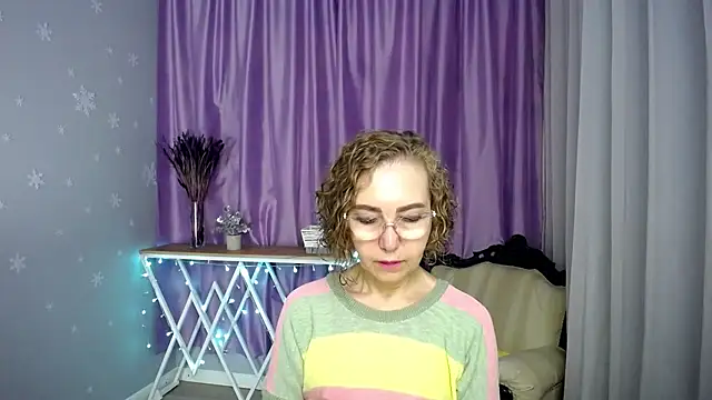 Snapshot of queen_a_n_i chatting on 4, 7, 2026 queen a n i online show from 4, 7, 2026