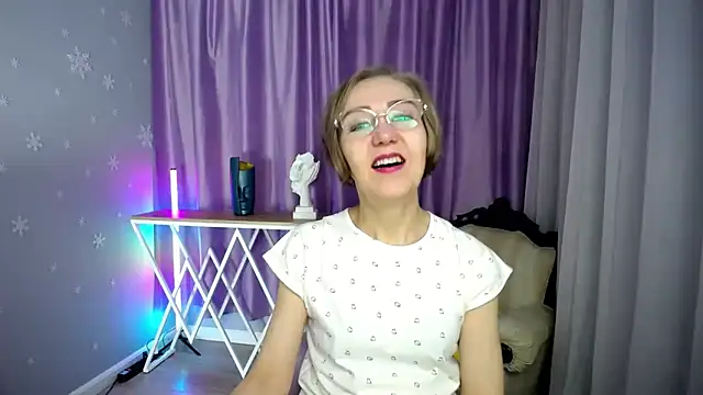 queen a n i online show from 19, 10, 2025