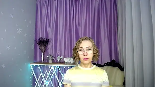 Snapshot of queen_a_n_i chatting on 13, 7, 2026 queen a n i online show from 13, 7, 2026