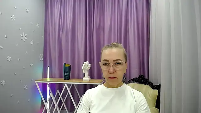 queen a n i online show from 19, 9, 2025