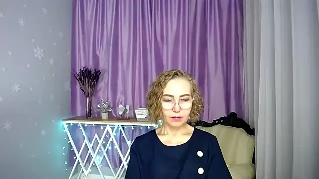 Snapshot of queen_a_n_i chatting on 8, 7, 2026 queen a n i online show from 8, 7, 2026
