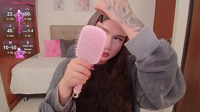 Snapshot of Miley_Baker chatting on 20, 10, 2025 Miley Baker online show from 20, 10, 2025