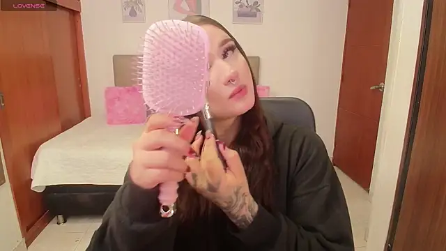 Snapshot of Miley_Baker chatting on 21, 10, 2025 Miley Baker online show from 21, 10, 2025