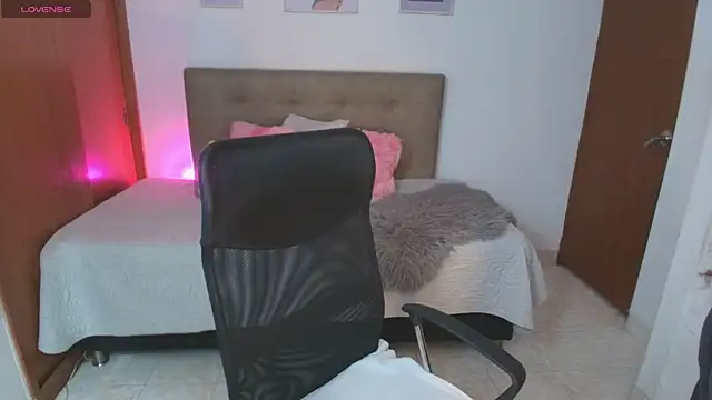 Miley Baker online show from 14, 4, 2026