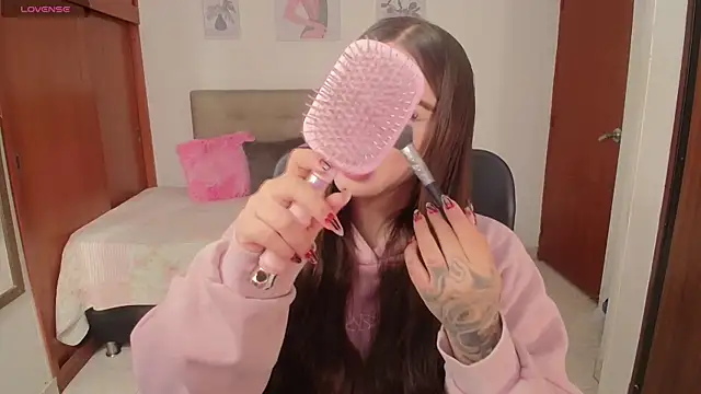 Snapshot of Miley_Baker chatting on 27, 10, 2025 Miley Baker online show from 27, 10, 2025