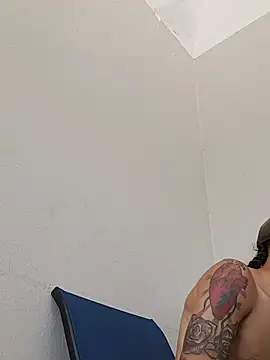 Yanwoods420 online show from 28, 7, 2026