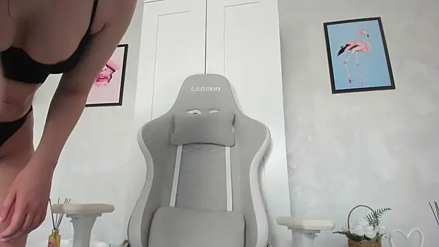 Naila18 online show from 7, 3, 2025