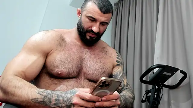 Snapshot of MuscleJohn chatting on 4, 2, 2025 MuscleJohn online show from 4, 2, 2025