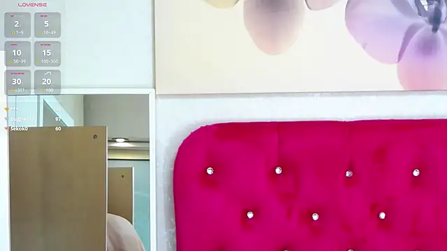 LoraDelNiro online show from 22, 3, 2025