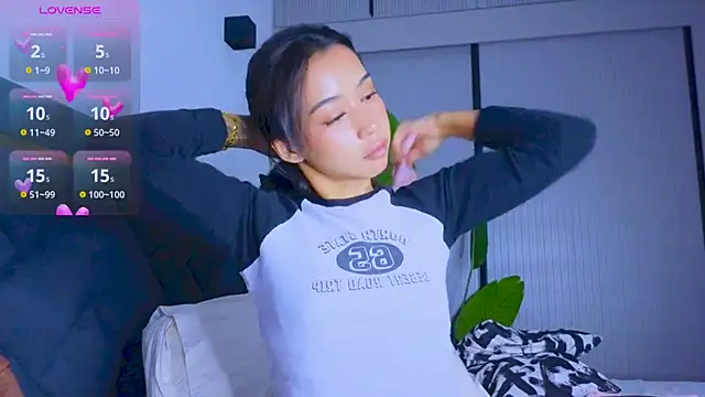 Mia Tin online show from 17, 9, 2025