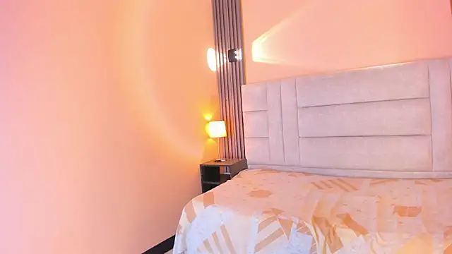 EYMI TOMSOM online show from 4, 10, 2025