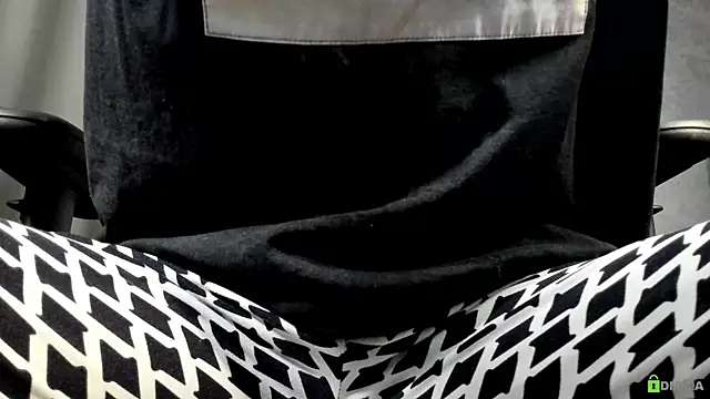 Courtney Luv online show from 25, 10, 2025