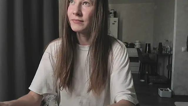 Courtney Luv online show from 26, 7, 2026