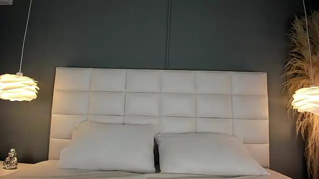 Snapshot of AnaisClark chatting on 8, 3, 2025 AnaisClark online show from 8, 3, 2025