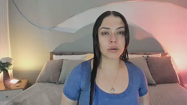 Nicolle W online show from 3, 11, 2025