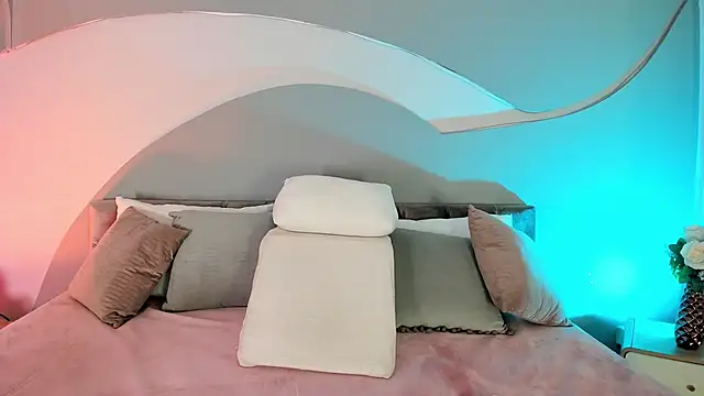 Nicolle W online show from 23, 9, 2025