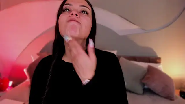 Nicolle W online show from 5, 2, 2026