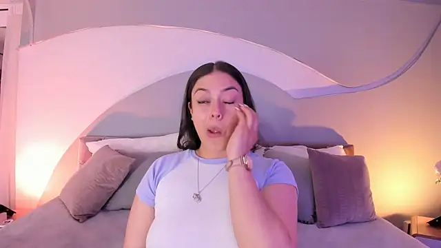 Nicolle W online show from 11, 9, 2025