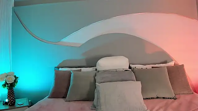 Nicolle W online show from 24, 9, 2025