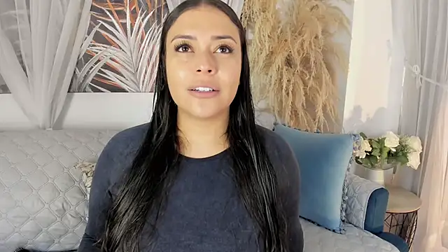 Nicolle W online show from 30, 6, 2026