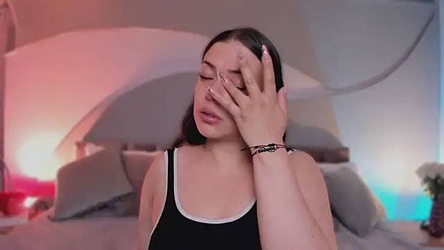 Nicolle W online show from 7, 4, 2026