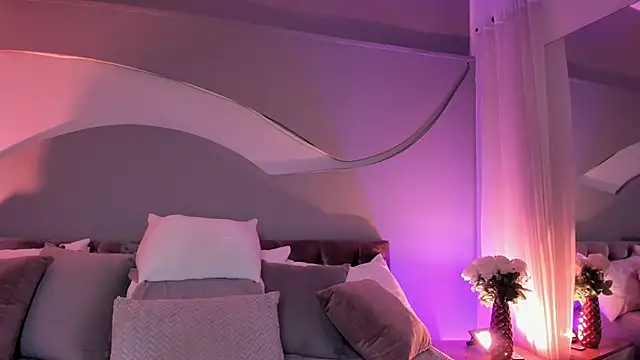 Nicolle W online show from 18, 2, 2026