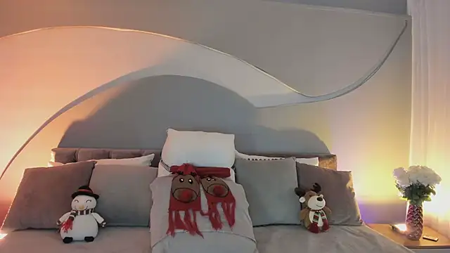 Nicolle W online show from 16, 12, 2025