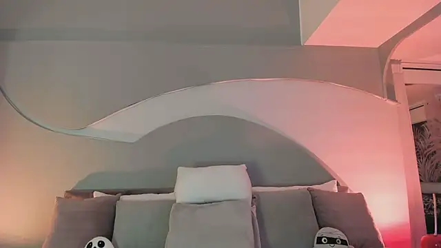 Nicolle W online show from 24, 10, 2025