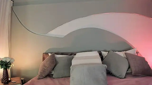 Nicolle W online show from 20, 9, 2025