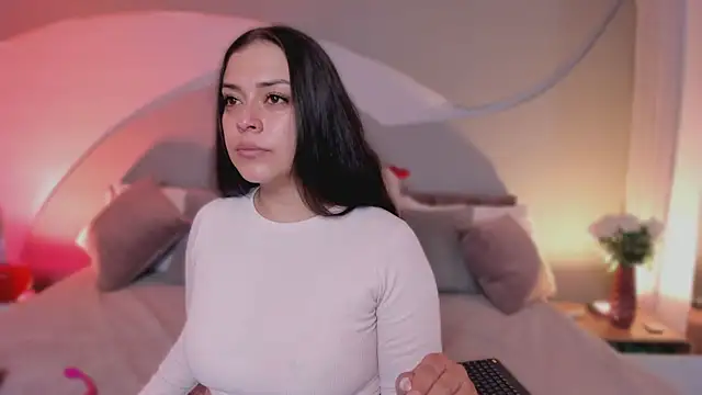 Nicolle W online show from 6, 3, 2026